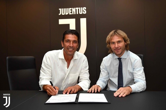 Buffon: I don't want Chiellini's armband or Szczesny's No.1 shirt  - Bóng Đá