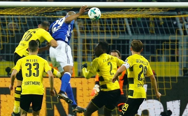 Dortmund hire psychologist to prepare players for matches without fans - Favre - Bóng Đá