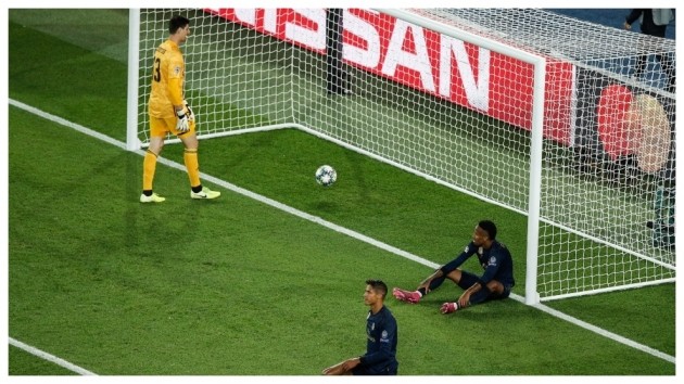 Varane and Militao: Three defeats in a row as the central defensive pair - Bóng Đá