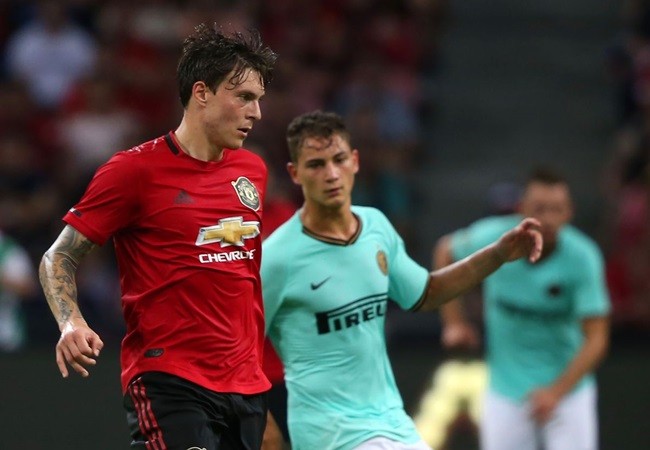 Victor Lindelof in line for new 'double your money deal' as Manchester United - Bóng Đá