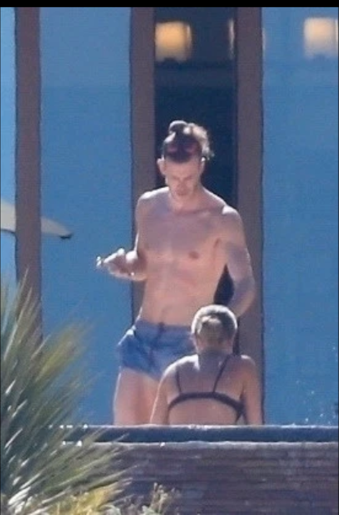 Gareth Bale enjoys Mexico heat on holiday… but is set for frosty reception from Zinedine Zidane at Real Madrid training - Bóng Đá