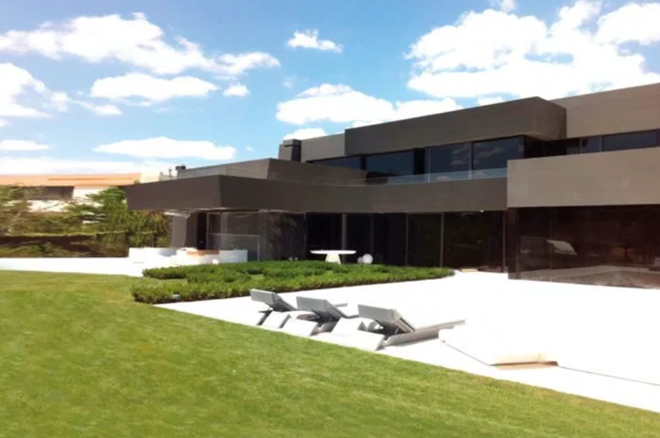 Ex-Chelsea star Hazard buys futuristic £10m Madrid mansion with pool and six bedrooms from Spanish singer - Bóng Đá