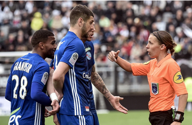 Who is Stephanie Frappart? Trailblazing Super Cup referee who quit playing football at 18 to pursue dream as official - Bóng Đá