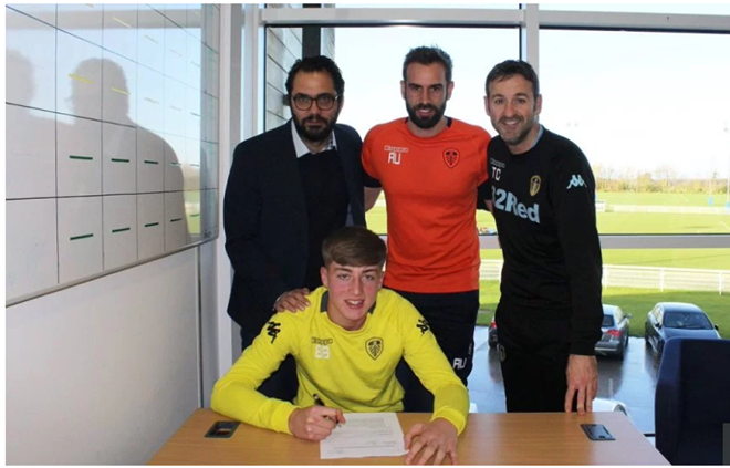 Tottenham’s first signing in 518 days Jack Clarke turned down Man City, became a Leeds star where he collapsed during a game - Bóng Đá