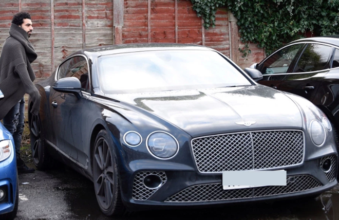 Mo Salah’s car collection boasts new £160k Bentley Continental GT, two fancy Mercedes-Benz cars and a cheap-to-run Toyota Camry - Bóng Đá