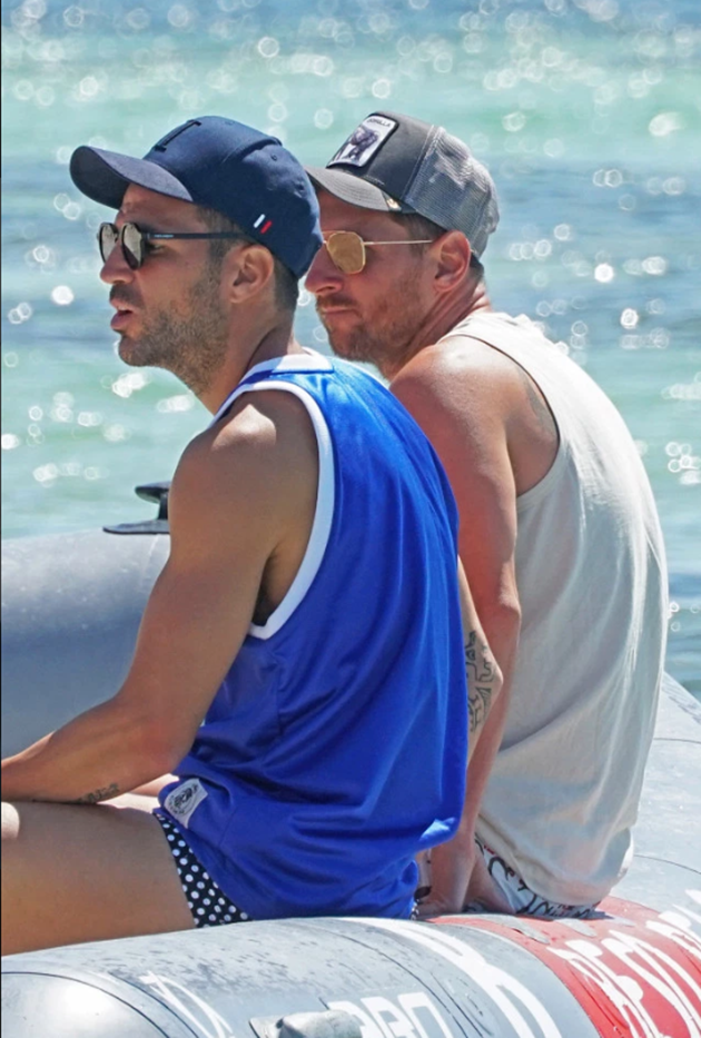 Lionel Messi, Luis Suarez and Co relax with stunning Wags on luxury yacht after Barcelona star’s run-in at night club - Bóng Đá