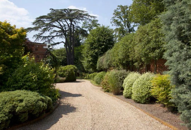 Inside Chelsea legend John Terry’s stunning seven-bed £4.5m mansion with stables and tennis court - Bóng Đá