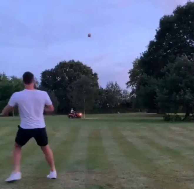 Inside Chelsea legend John Terry’s stunning seven-bed £4.5m mansion with stables and tennis court - Bóng Đá