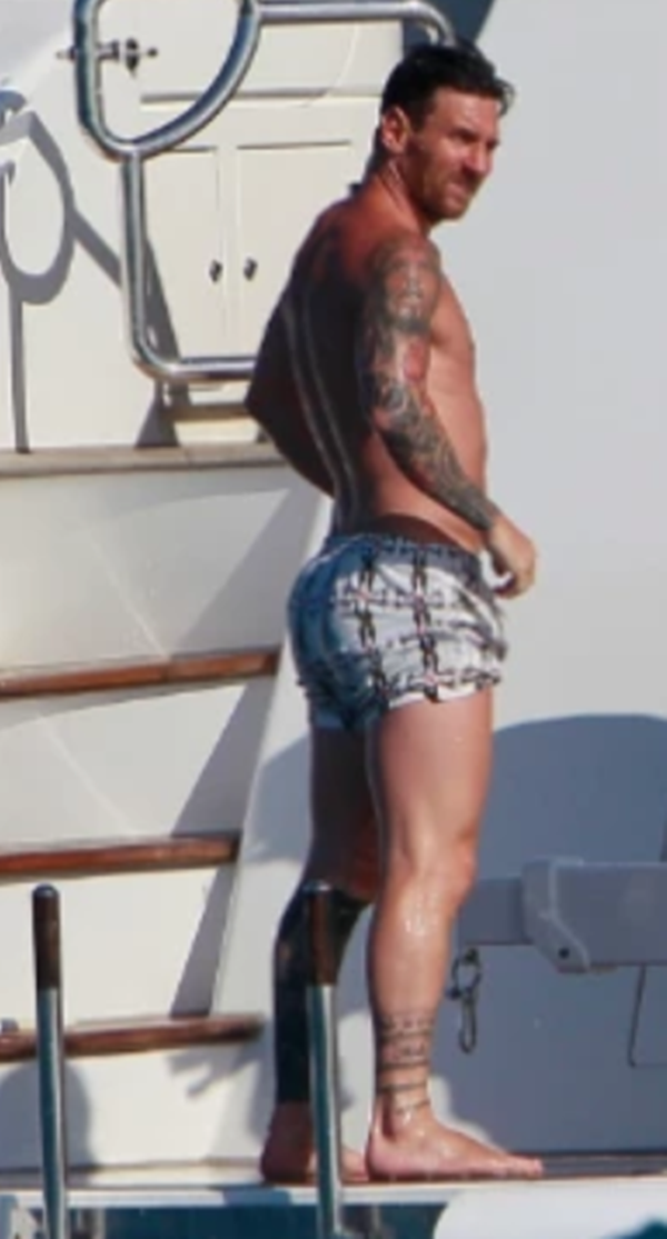 Lionel Messi, Luis Suarez and Co relax with stunning Wags on luxury yacht after Barcelona star’s run-in at night club - Bóng Đá