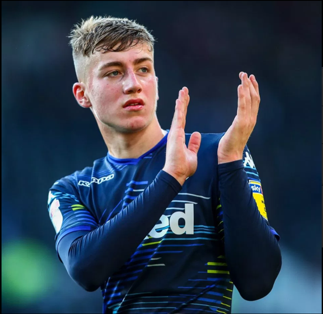 Tottenham’s first signing in 518 days Jack Clarke turned down Man City, became a Leeds star where he collapsed during a game - Bóng Đá