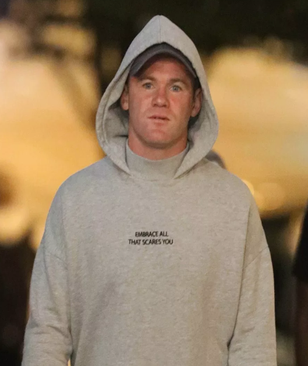 Wayne Rooney pictured getting into hotel lift with mystery woman at 5:30am after seven-hour booze session - Bóng Đá