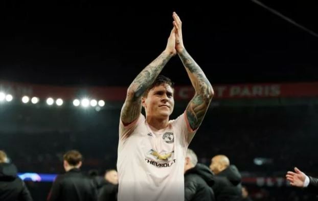Manchester United: Fans give mixed response to Lindelof’s international goal - Bóng Đá