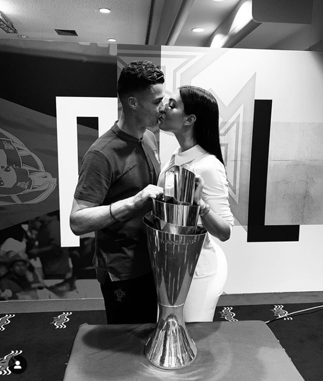 Cristiano Ronaldo receives Marca's Legend award in recognition of his goal-laden time with Real Madrid and record trophy collection - Bóng Đá