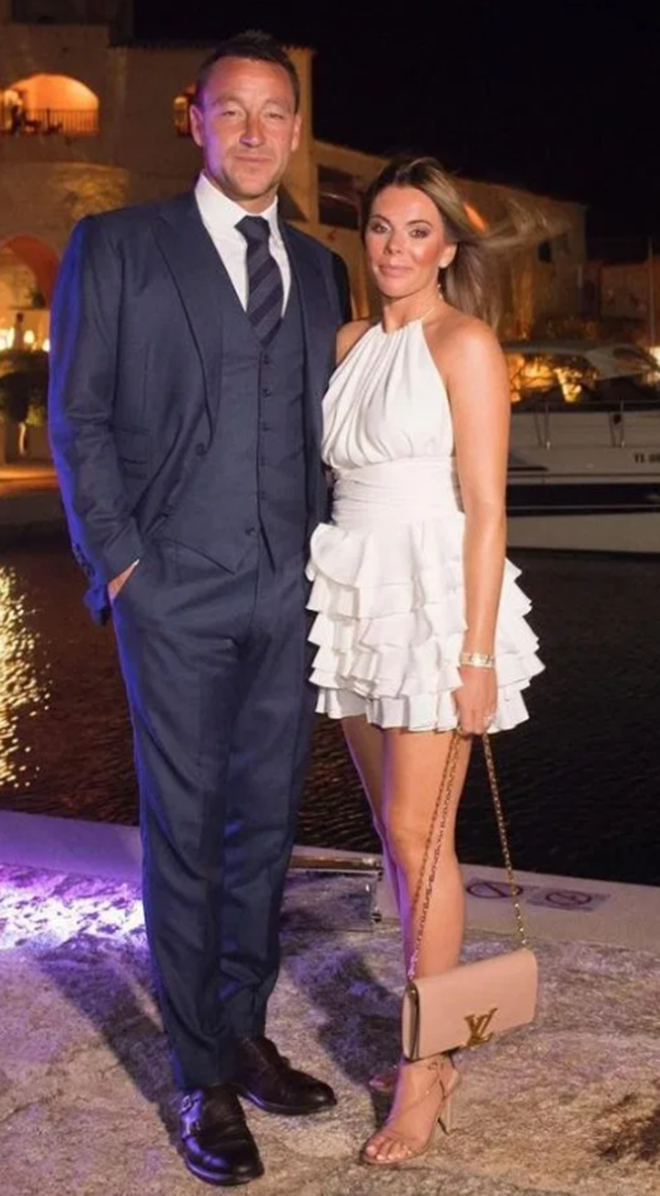 Inside Chelsea legend John Terry’s stunning seven-bed £4.5m mansion with stables and tennis court - Bóng Đá