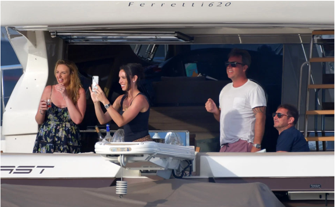 Lampard đi nghỉ mát cùng vợ (The Sun) - Bóng Đá