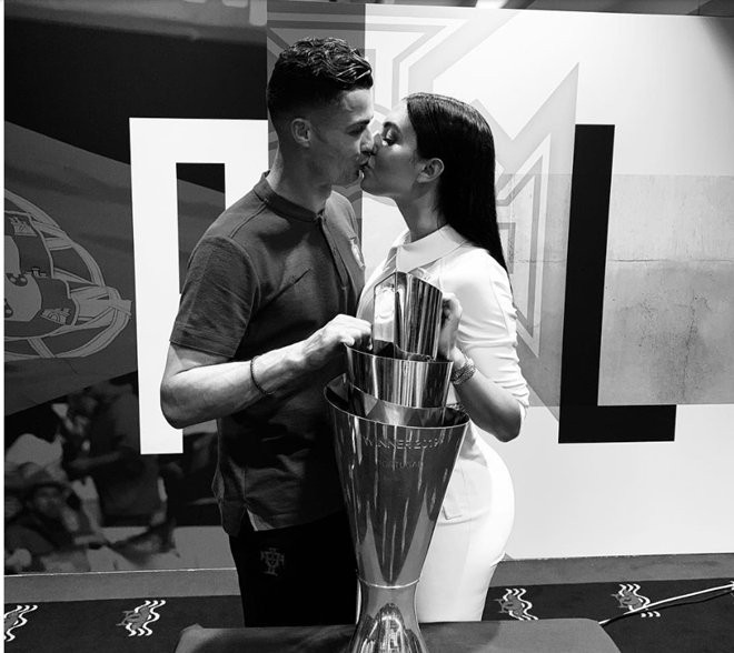 Ronaldo kết thúc kỳ nghỉ tại Hy Lạp (The Sun) - Bóng Đá
