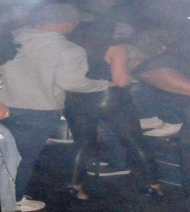 Wayne Rooney pictured getting into hotel lift with mystery woman at 5:30am after seven-hour booze session - Bóng Đá