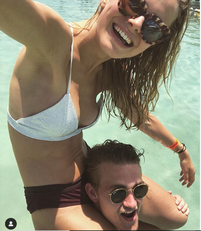 De Ligt chơi với lợn biển tại Bahamas (The Sun) - Bóng Đá