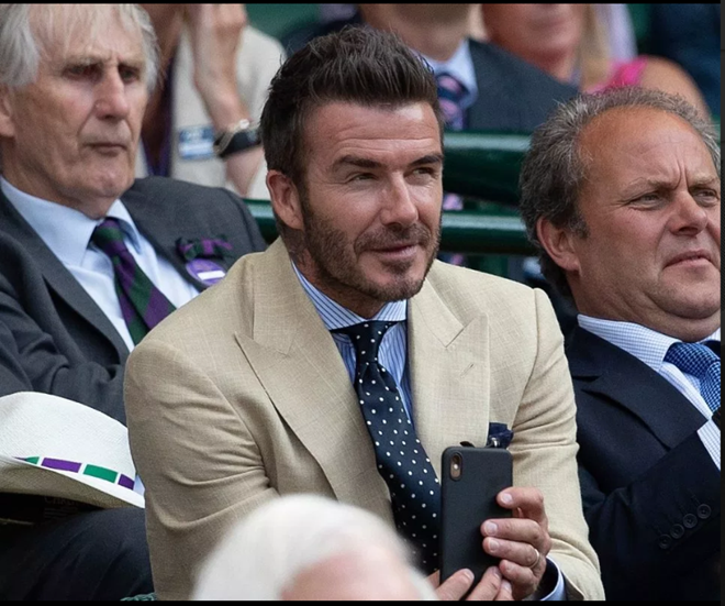 Man Utd legends Sir Alex Ferguson and David Beckham spotted at Wimbledon as stars come out to watch blockbuster Federer vs Nadal clash - Bóng Đá