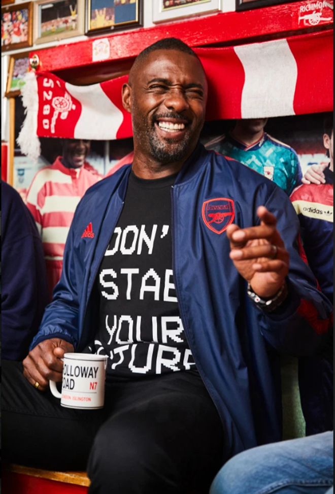Các cầu thủ Arsenal giới thiệu áo đấu mới (The Sun) - Bóng Đá