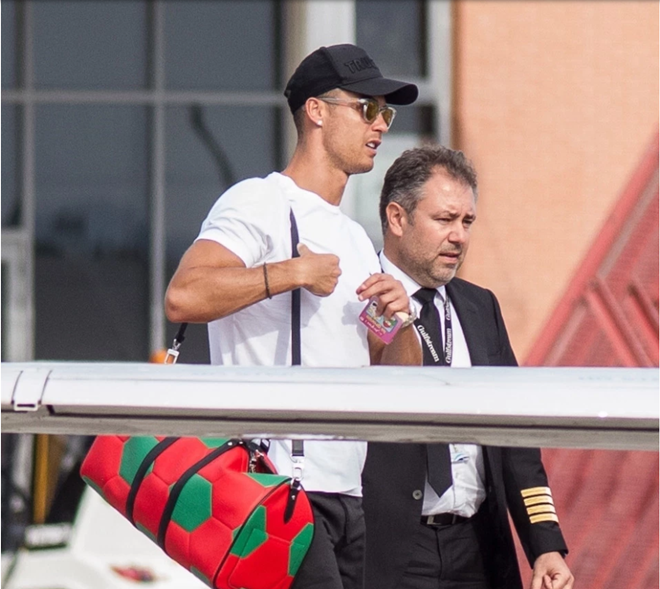 Ronaldo kết thúc kỳ nghỉ tại Hy Lạp (The Sun) - Bóng Đá