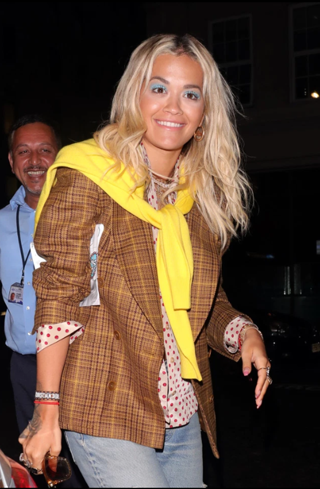 From Hollywood royalty to singing superstars – these are the women that have sparked David Beckham’s playing away rumours - Bóng Đá