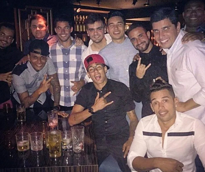 FRIENDS WITH BENEFITS Inside Neymar’s entourage, where you can earn around £10k-per-month, have access to exclusive celeb parties and can mingle with the stars - Bóng Đá