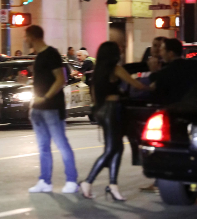 Wayne Rooney pictured getting into hotel lift with mystery woman at 5:30am after seven-hour booze session - Bóng Đá