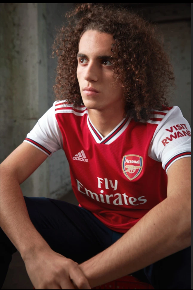 Các cầu thủ Arsenal giới thiệu áo đấu mới (The Sun) - Bóng Đá