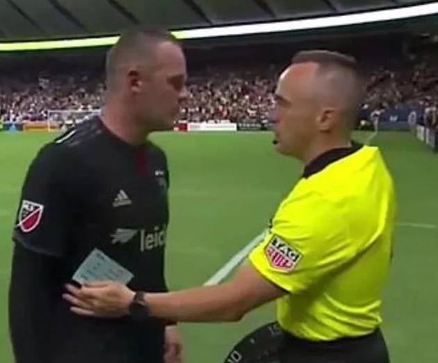 Wayne Rooney pictured getting into hotel lift with mystery woman at 5:30am after seven-hour booze session - Bóng Đá