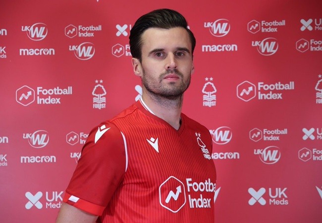Official: Carl Jenkinson join Nottingham - Bóng Đá