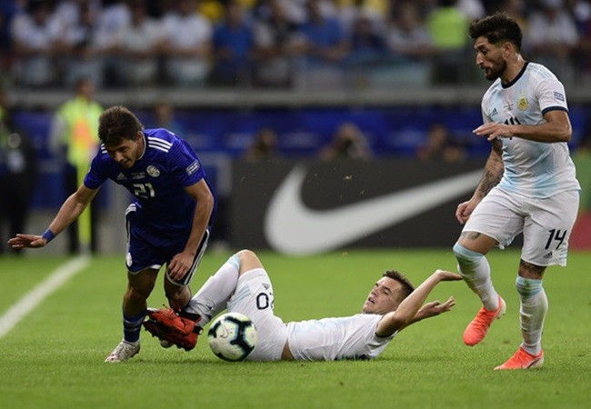 5 'thảm họa' của Argentina trận Paraguay: 'Tiểu Messi' tàng hình - Bóng Đá