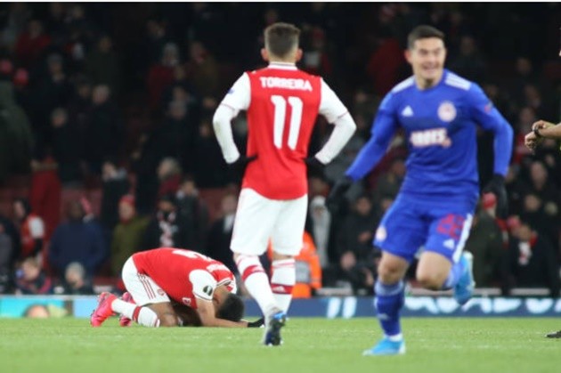 Arsenal financial squeeze opens door for Barcelona to launch Pierre-Emerick Aubameyang bid - Bóng Đá