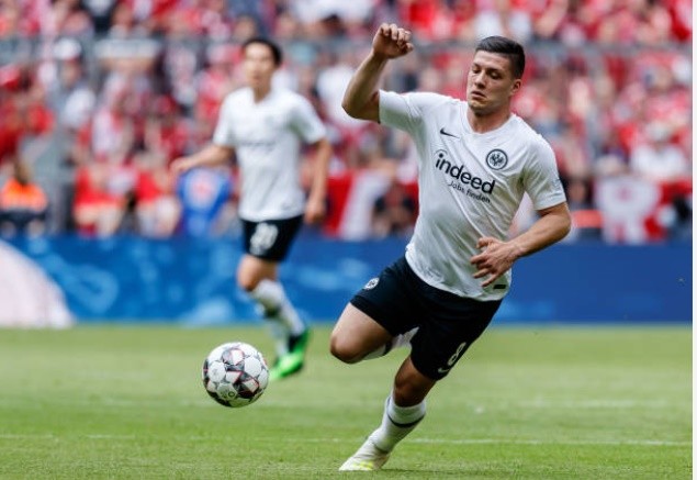 Napoli leading chase for Jovic - Bóng Đá