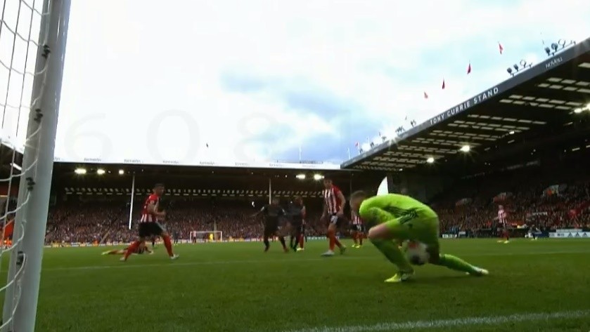 'Sai lầm tệ hại nhất của 1 thủ môn từ đầu mùa' - Bóng Đá