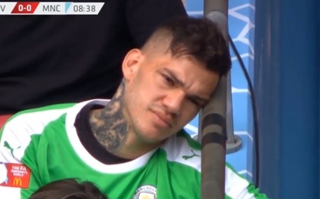 Vi sao Ederson Moraes phải dự bị, dù 