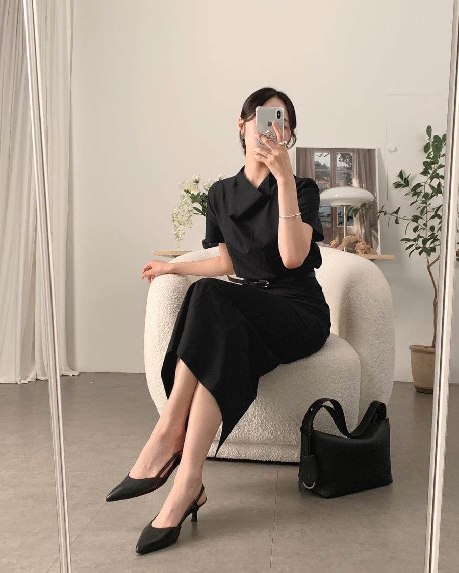 Áo cổ đổ là lựa chọn thú vị dành cho những ai muốn tăng thêm sự mềm mại và thu hút mà vẫn đảm bảo tính chuyên nghiệp.