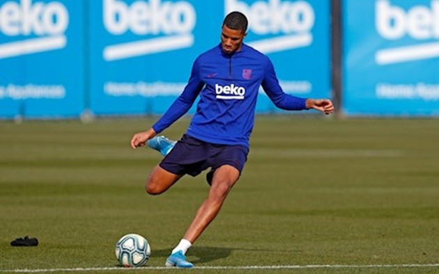 Chelsea lead Real Madrid and Juventus in battle for Barcelona youngster Mbuyamba, agent reveals - Bóng Đá