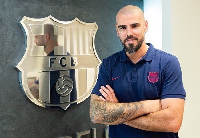 Official: Victor Valdes return Barca to become a new coach Juvenil A - Bóng Đá