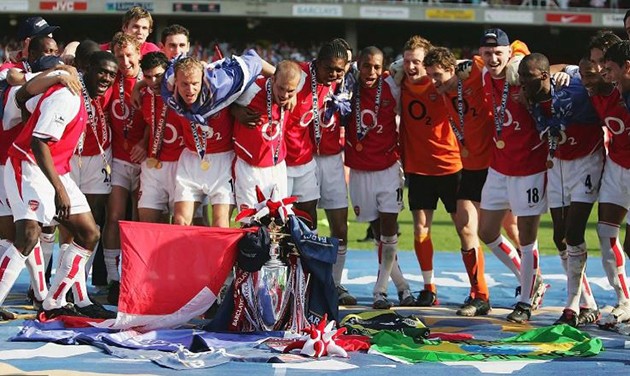 CHÍNH THỨC: Cựu hậu vệ trái tuyển Anh giã từ sự nghiệp bóng đá - Bóng Đá