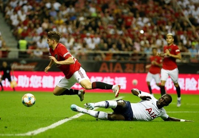 James: “Being a winger I’m always going to get fouled - Bóng Đá