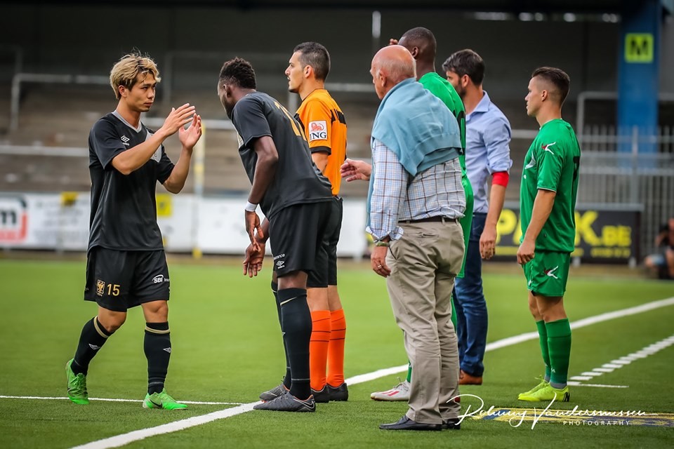 Những hình ảnh đầu tiên của Công Phượng chơi bóng trên đất Bỉ - Bóng Đá