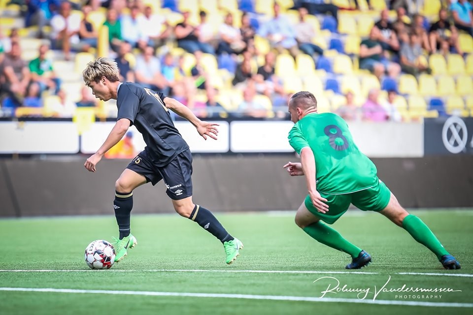 Những hình ảnh đầu tiên của Công Phượng chơi bóng trên đất Bỉ - Bóng Đá