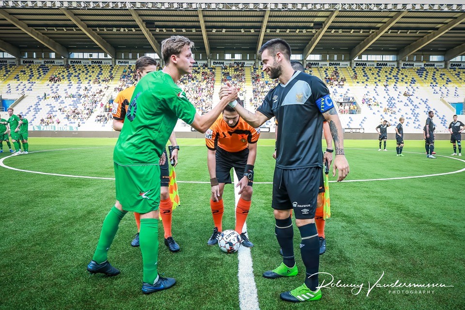 Những hình ảnh đầu tiên của Công Phượng chơi bóng trên đất Bỉ - Bóng Đá