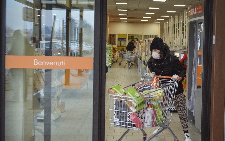 Gosens sees 'a lot of panic' in Italy: 'People do their shopping for months' - Bóng Đá