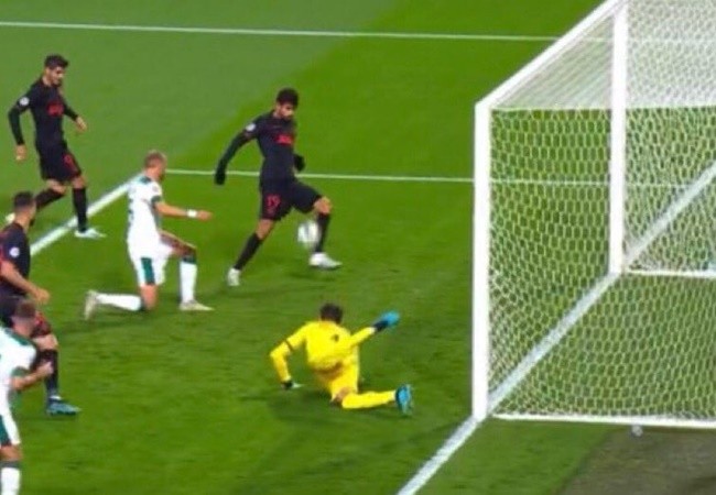 10 hình ảnh 'khó quên' ở loạt trận thứ 2 cúp C1 mùa 2019/20: 'Cú sốc' Van Dijk - Bóng Đá