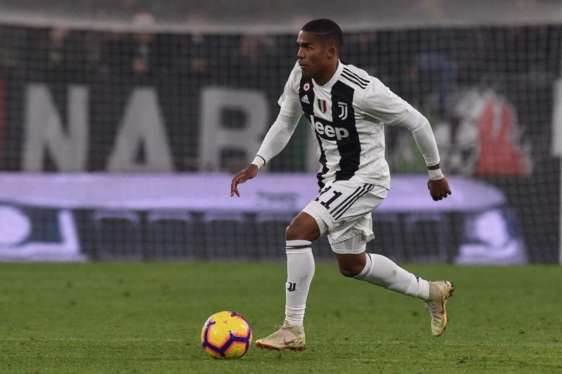 Juventus: Fans react negatively to injury to Douglas Costa - Bóng Đá