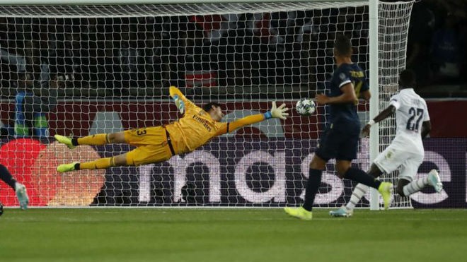 Ten of Courtois' 11 conceded goals have come from inside the box - Bóng Đá