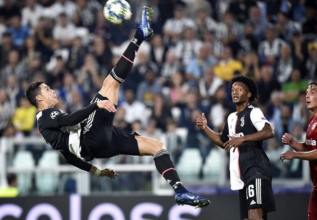 10 hình ảnh 'khó quên' ở loạt trận thứ 2 cúp C1 mùa 2019/20: 'Cú sốc' Van Dijk - Bóng Đá