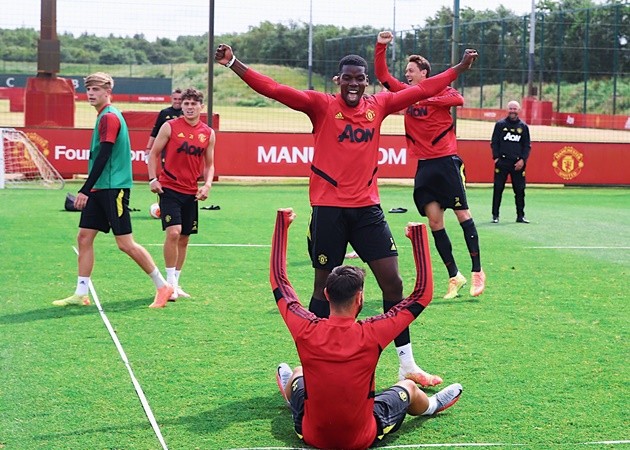 Fernandes đăng ảnh cười giỡn cùng Pogba trong lúc tập lên Twitter - Bóng Đá